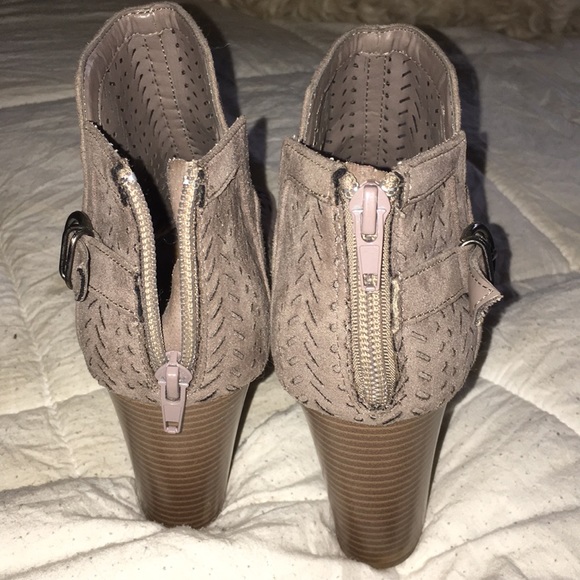 Beautiful heels💜 - Picture 2 of 4